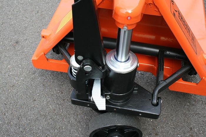 Xe nâng tay 2.5 tấn càng dài 1m5 Xe nâng tay 2.5 tấn càng dài 1m5
